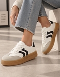 Εικόνα από Sneakers δίσολα με γραμμικό σχέδιο στο πλάι Λευκό