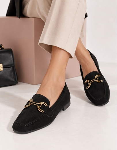 Εικόνα της Flat μονόχρωμα loafers με μεταλλική αγκράφα Μαύρο